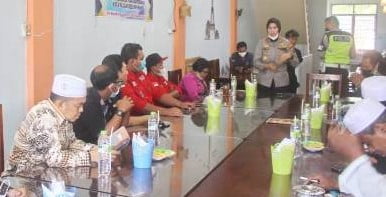 foto: Kapolres P.Sidempuan AKBP Juliani Prihartini, SIK, MH, menggelar temu ramah dengan para tokoh agama (toga), tokoh adat (toda) dan tokoh masyarakat (tomas) yang ada di P.Sidempuan