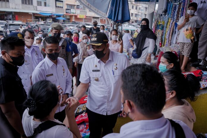 foto: : Wali Kota Medan Bobby Nasution meninjau Pasar Petisah Jalan Kota Baru 3, Kelurahan Petisah Tengah, Kecamatan Medan Petisah
