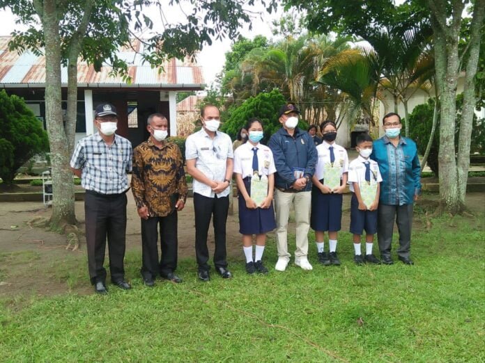 Pelajar SMP Negeri 1 Narumonda Kabupaten Toba Raih Medali Emas