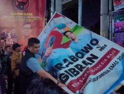 Masa Tenang Dimulai, Minggu Dini Hari Bobby Nasution Bersama KPU dan Bawaslu Medan Tertibkan Alat Peraga Kampanye