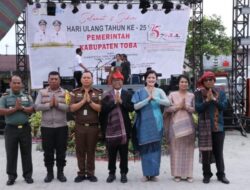Tanpa Hadirnya Wakil Bupati dan Ketua DPRD Toba,HUT Toba ke 25 Bacakan Prestasi Era Poltak Sitorus