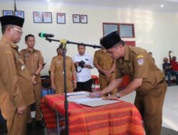 Bupati Toba Melantik Sejumlah Kepsek SMP dan Kepala Puskesmas
