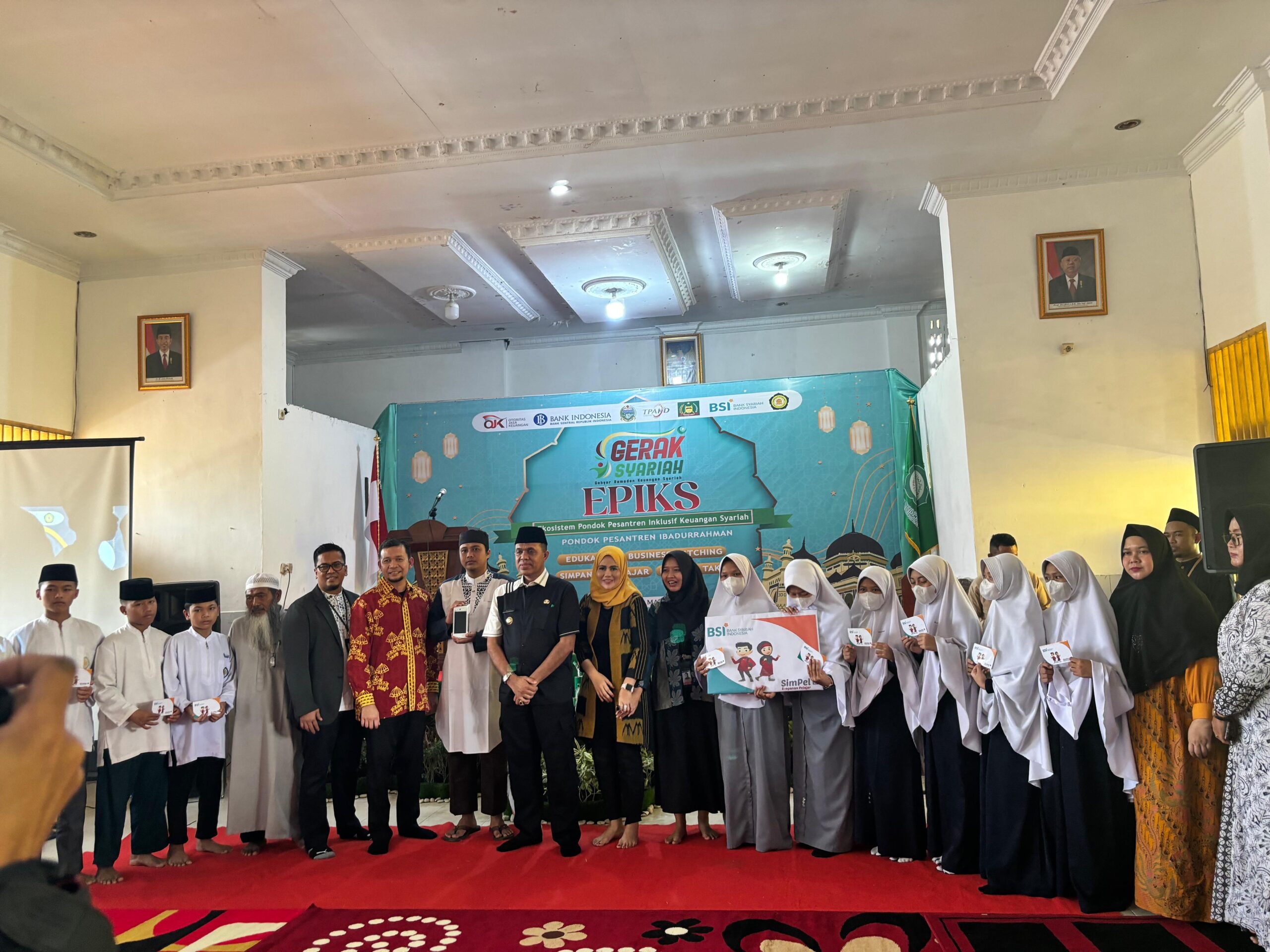 OJK Perluas Akses Keuangan Inklusif Syariah Bersama 350 Santri Pondok Pesantren