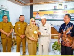 Plt Bupati Labuhanbatu Serahkan Sertifikat Tanah Hibah Untuk Kuburan Warga Muslim dan Nasarani