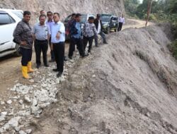 Bupati Toba Bersama Jajarannya Tinjau Perbaikan Jalan di Daerah Terpencil