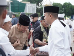 PJ Walikota Tebingtinggi Dan Keluarga Laksanakan Sholat Idul Adha 1445 H dilapangan Merdeka