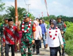 Plt Bupati Labuhanbatu Dampingi Danrem 022/ PT Menutup TMMD di Desa Selat Beting