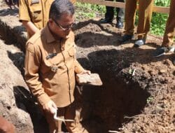 Bupati Toba Meletakkan Batu Pertama Pembangunan Gedung Taman Bacaan Desa Simatibung, Laguboti