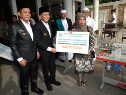 Peringati Hari Jadi Kabupaten Padanglawas ke-17, Pj Gubernur Agus Fatoni Bagikan Sembako, Alsintan hingga Bantuan bagi UMKM