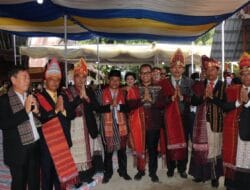 Bupati Toba Hadiri Peresmian Tugu Raja Dolok Saribu di Desa Sihiong