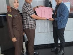 Kejari Labuhanbatu Terima Uang Ratusan Juta Rupiah Pengganti Kerugian Negara Korupsi Dana KIP