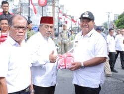 Pemerintah Kabupaten Asahan Bagikan Bendera Merah Putih