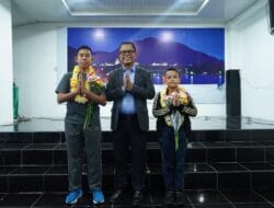 Bupati Toba Jamu 2 Peraih Medali Perak OSN Asal Toba di Tingkat Nasional