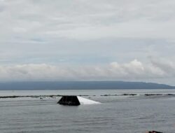 Enceng Gondok Hambat Pertandingan PON XXI Sumut-Aceh di Danau Toba