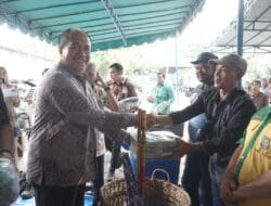 Bupati Asahan Serahkan Pakaian dan Perlengkapan Kerja THL Dinas Lingkungan Hidup Kabupaten Asahan