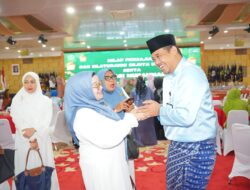 Hadiri Pengajian Silaturahmi Sejuta Umat, Ibu-ibu Heboh Minta Foto Bareng Bobby Nasution