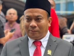 Zulkarnaen SKM,, Putra Pedagang Balon Keliling Dilantik Jadi Anggota DPRD Kota Medan