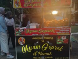 Ayam Geprek D,Komak Sajikan Berbagai Pariasi Sabal 
