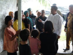 Pj Walikota Tebingtinggi Lihat Kondisi Keluarga Terlantar di Kolong Jembatan Pasar Sakti