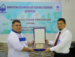 Direksi Perumda Tirtanadi Terima Penghargaan dari Kompatir
