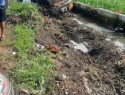 Usai Mengevakuasi 1 Unit Truck , Excavator Ini Kecebur Lagi 