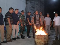 Bupati Asahan Saksikan Pemusnahan Surat Suara Tidak Terpakai
