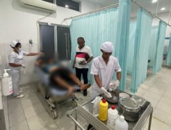 Calon Bupati Toba Dr Robinson Sitorus SH MH MM Berhentikan Mobilnya Menolong Korban Kecelakaan di Jalan Raya