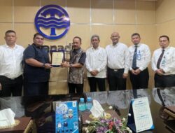 Kompatir Berikan Penghargaan kepada Dewan Pengawas Tirtanadi
