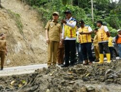 Pj Gubernur Sumut Tinjau Lokasi Longsor Sibolangit, Minta Masyarakat Tetap Waspada
