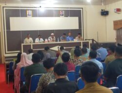Bupati Palas Gelar Rapat Darurat, Pintu Aula Ditutup