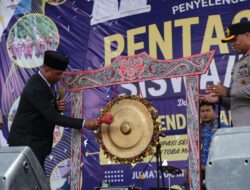 Pentas Seni Siswa Rangkayan Perayaan Hari Pendidikan Nasional di Toba