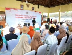 Serahkan Sertipikat Hasil Konsolidasi Tanah Tutupan Jepang, Menteri Nusron Berpesan agar Warga Hati-Hati Jaga Sertipikat