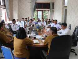 Asisten Pemerintahan dan Plt Kadis PMD Sambut Audiensi APDESI di Ruang Mini Kantor Bupati