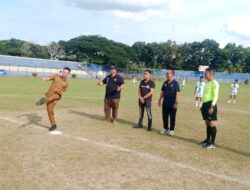 Tendangan Pertama Plt Kadispora Tandai Bergulirnya Turnamen Soeratin Piala Bupati Labuhanbatu
