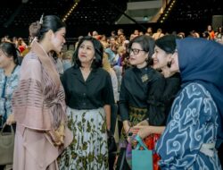 Kahiyang Ayu Kenalkan Warisan Budaya Sumut di Ajang Indonesia Fashion Week 2025