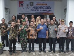 Bupati Asahan Serahkan Fasilitas Bantuan Sosial Pembangunan Ekonomi Masyarakat Tahun Anggaran 2025