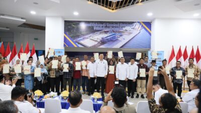 Serahkan 160 Sertipikat Tanah kepada Pemda dan Masyarakat Sulteng, Wamen Ossy Tekankan Bentuk Komitmen Negara Hadirkan Kepastian Hukum
