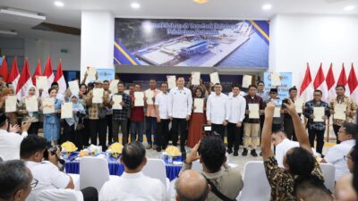 Serahkan 160 Sertipikat Tanah kepada Pemda dan Masyarakat Sulteng, Wamen Ossy Tekankan Bentuk Komitmen Negara Hadirkan Kepastian Hukum