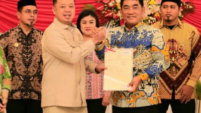 Serahkan Sertipikat di Sulut, Menteri Nusron Komitmen pada Era Presiden Prabowo PR di Bidang Pertanahan Harus Selesai