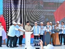 Menteri Nusron Dampingi Presiden Prabowo Resmikan 80.000 Koperasi Desa Merah Putih