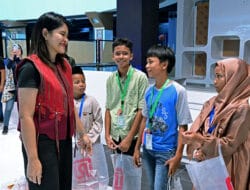 Kahiyang Ayu Traktir Anak-anak Yatim Berbelanja Baju hingga Sepatu Baru