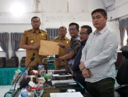 Bupati Toba Sampaikan Nota Pengantar RPKUA dan RPPPAS ke DPRD Toba