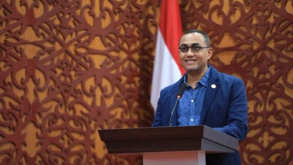OJK Gelar SEPMT di Samarinda, Pentingnya Generasi Muda Pahami Investasi di Pasar Modal