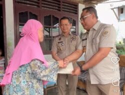 Datangi Rumah-rumah Warga, Kakanwil BPN Sumut Antar Sertifikat Tanah Gratis