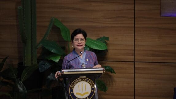 Kuliah Umum OJK di Universitas Garut, Pentingnya Penerapan Tata Kelola dan Integritas di Sektor Jasa Keuangan 