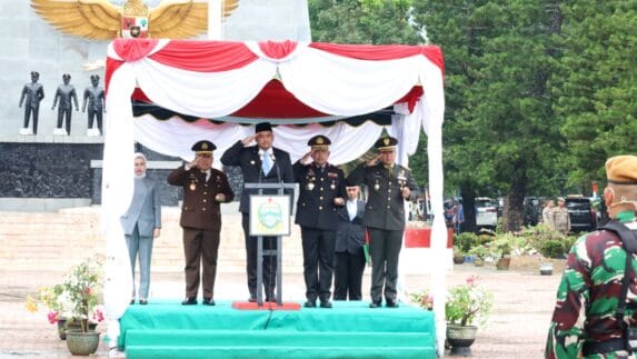 Peringati Hari Kesaktian Pancasila,Gubernur Bobby Nasution Berikan Tali Asih ke Keluarga Letda Sujono