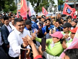 Temui Massa Aksi di Depan Kantor Gubernur, Bobby Nasution Dukung Tuntutan Buruh