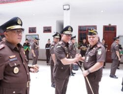 Kajatisu Lantik dan Ambil Sumpah Kajari Toba Muslih SH MH