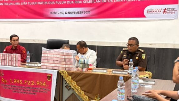 Kejari Taput Terima Uang Pengembalian Keuangan Negara 1,9 Milyar 
