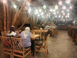 Rombongan Famtrip Tetap Semangat Nikmati Alam Tangkahan – Bukit Lawang Meski Hujan Tak Henti